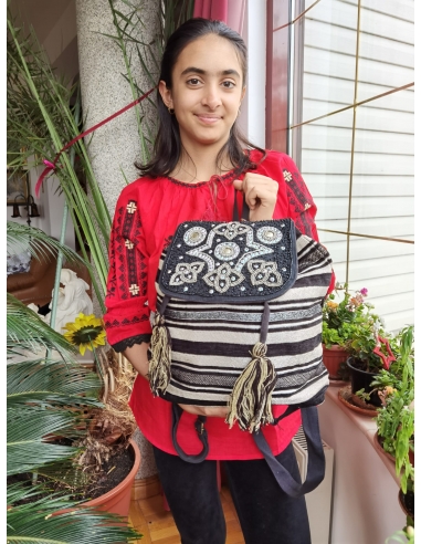 Rucsac din material textil cu broderie manuală, strasuri și paiete